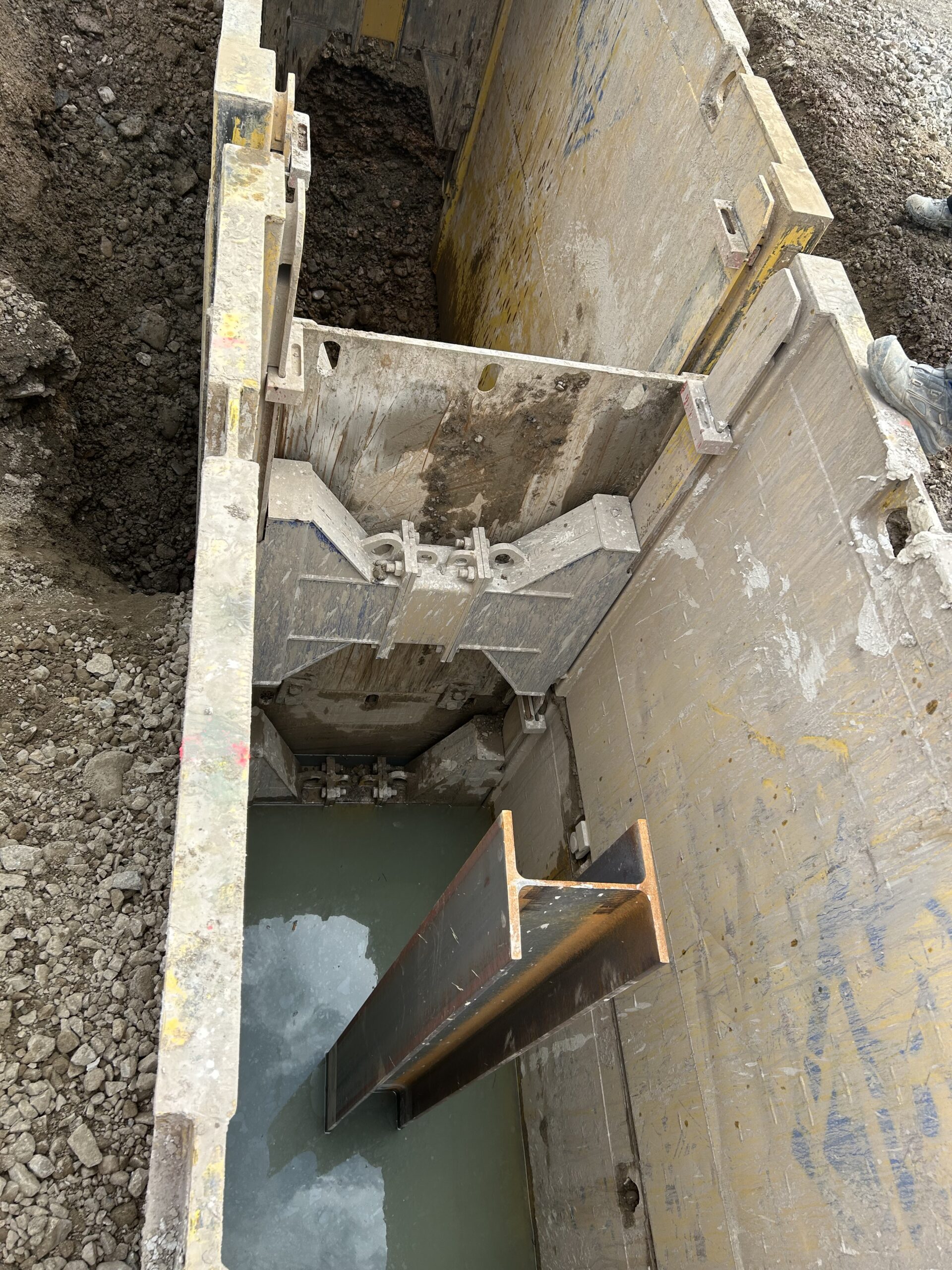 Ausgehobener Verbau im Grundwasser