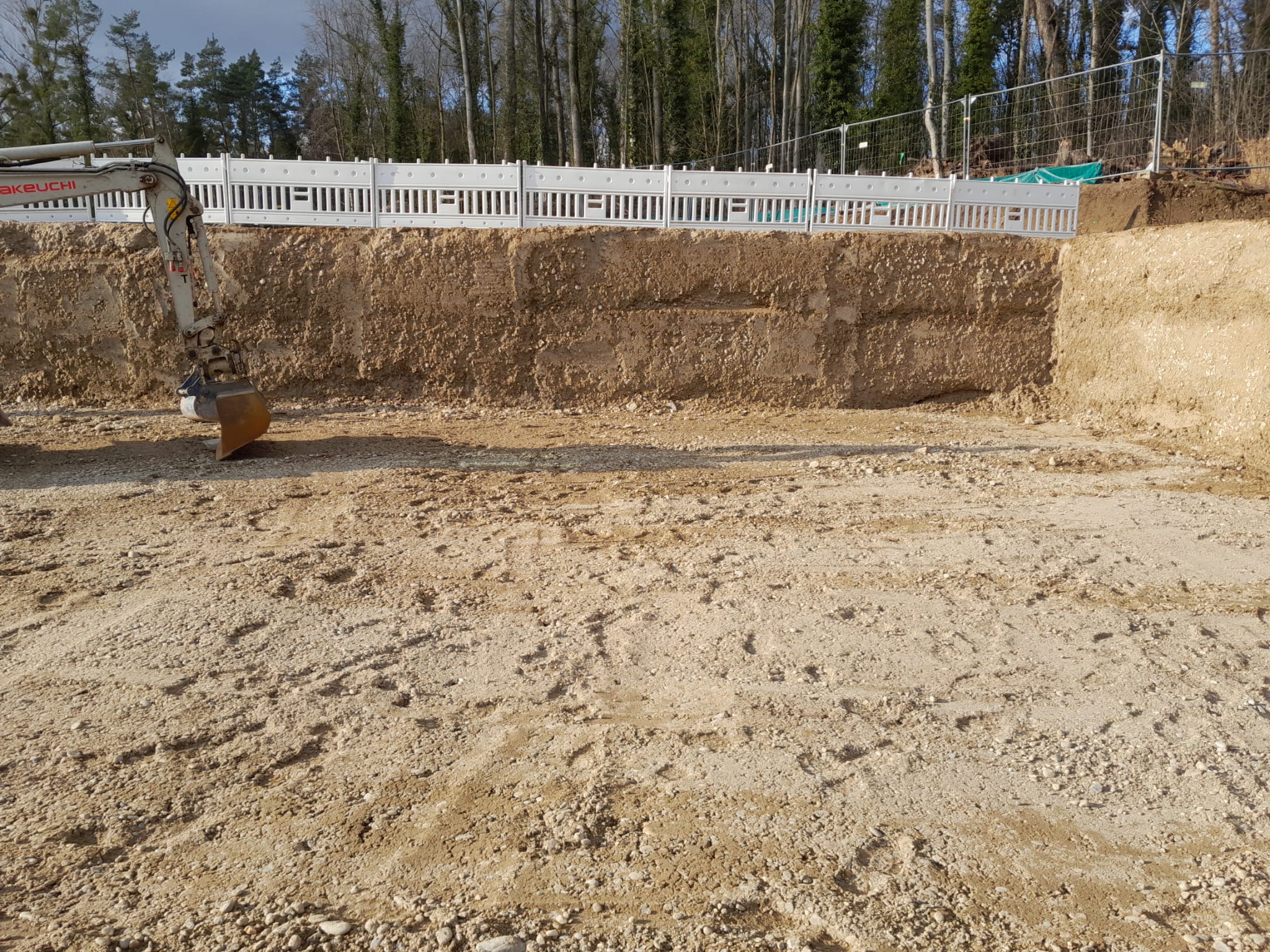 RSS Wände bidnen bis in dichten Fels umschließend ein