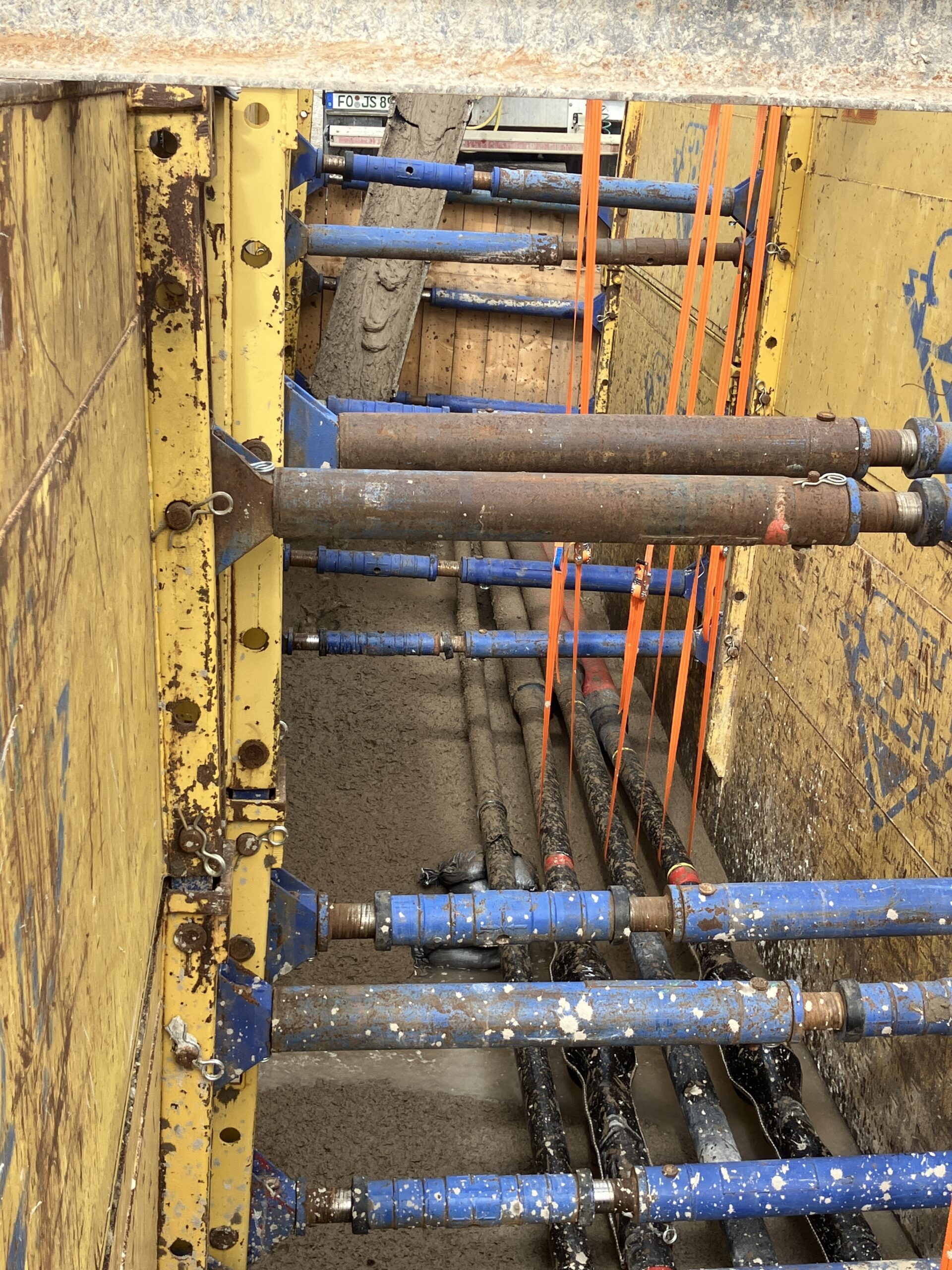 Verfüllung Hochspannungsleitung in Flüssigboden in Muffengrube