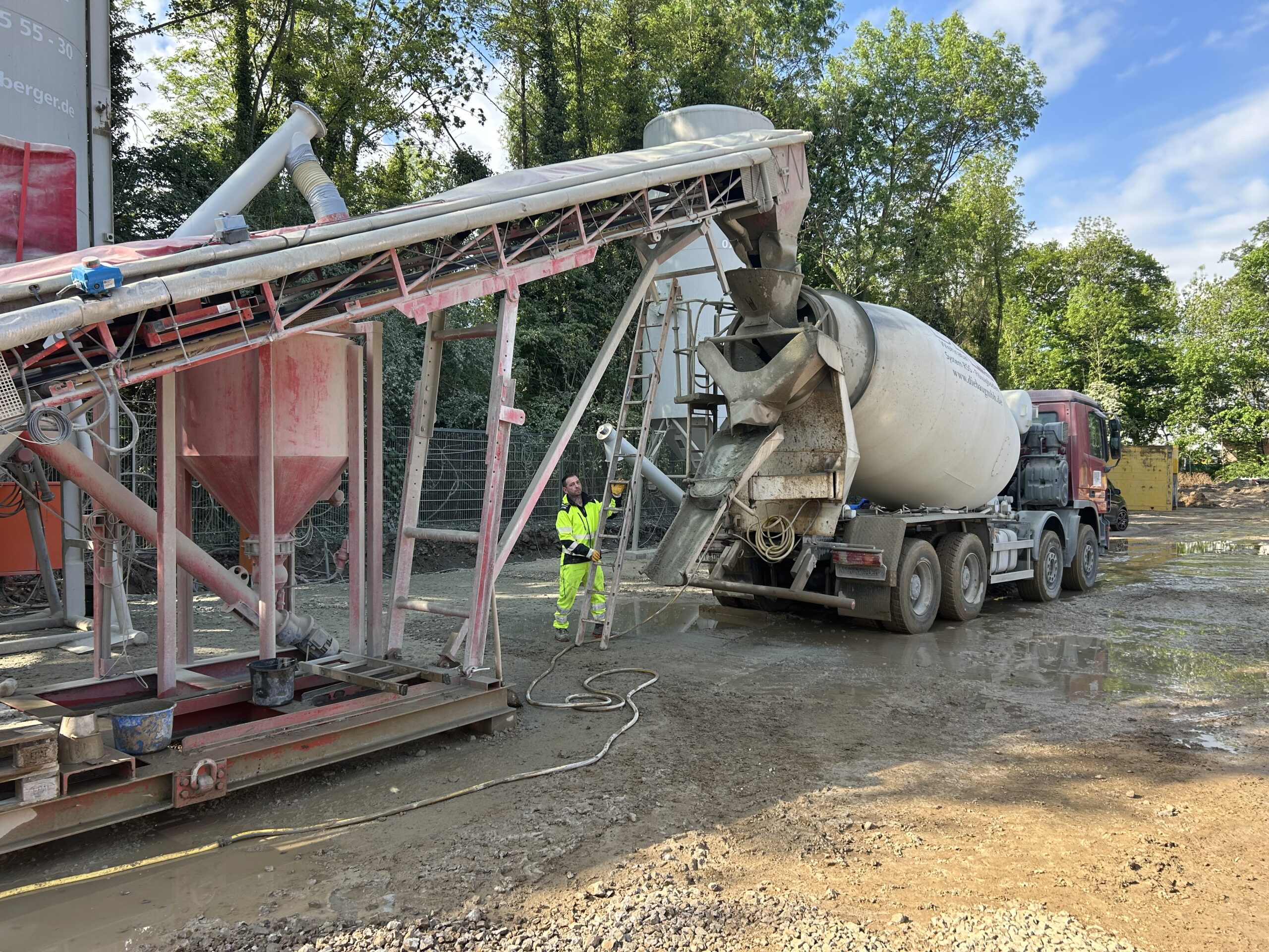 Beladung des Mischfahrzeugs