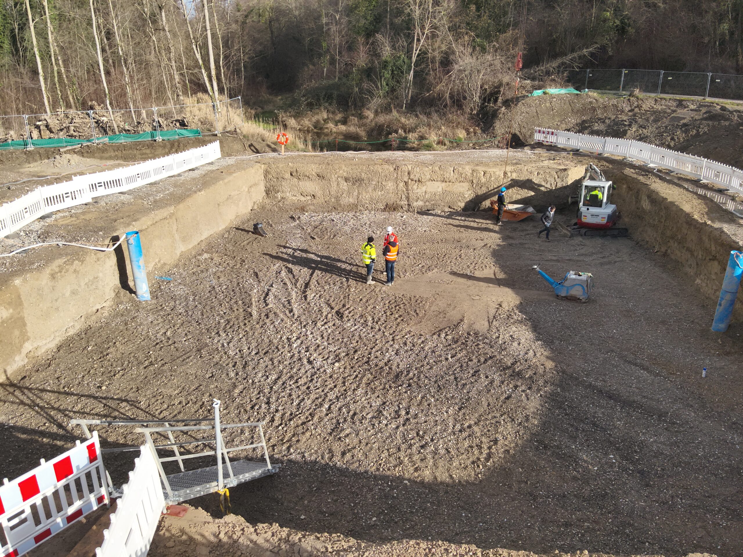 Trockene Baugrube mit RSS Wand ersetzt Bohrpfahlwand