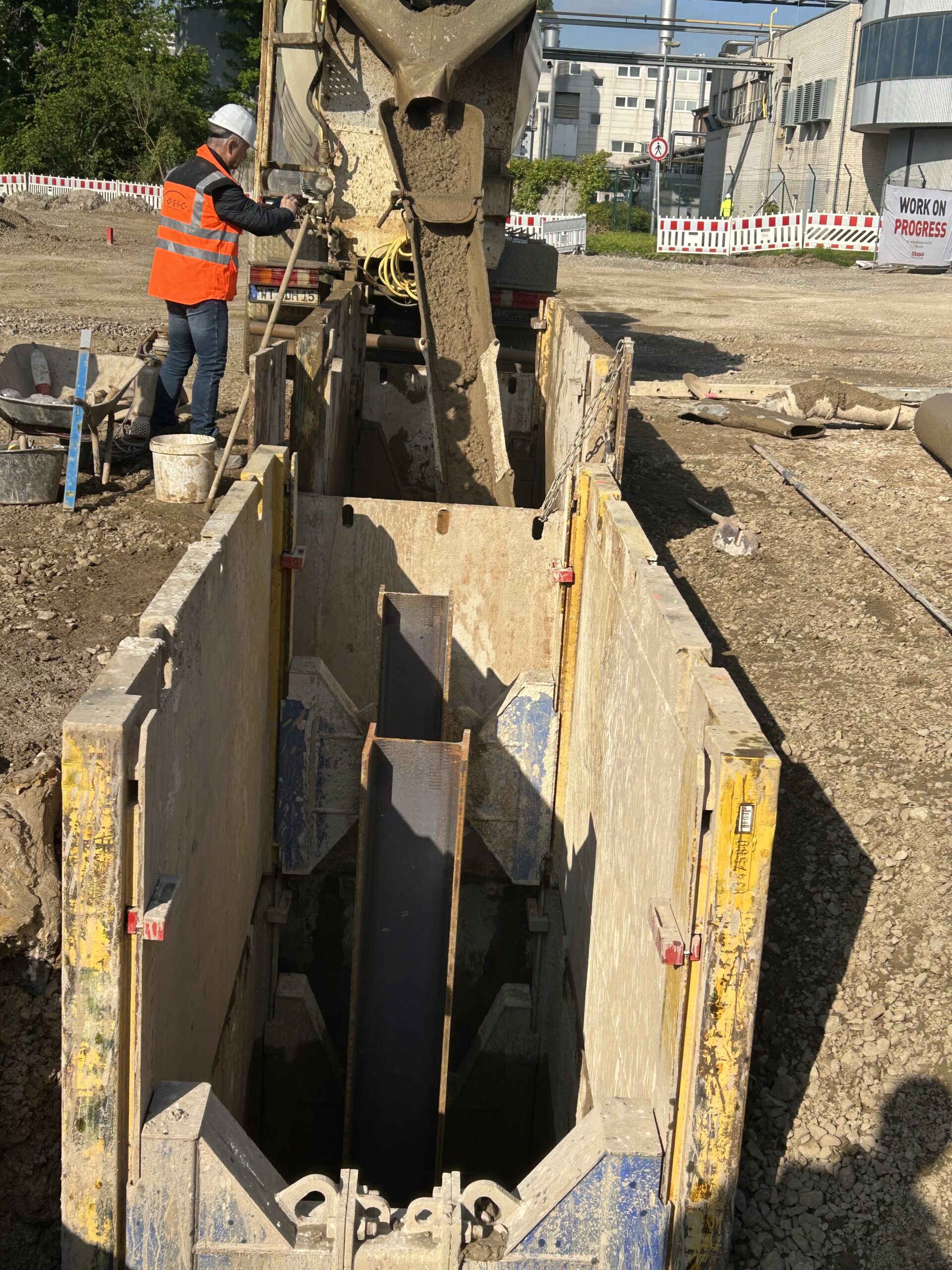 Verbaubox mit Trägern und Verfüllung