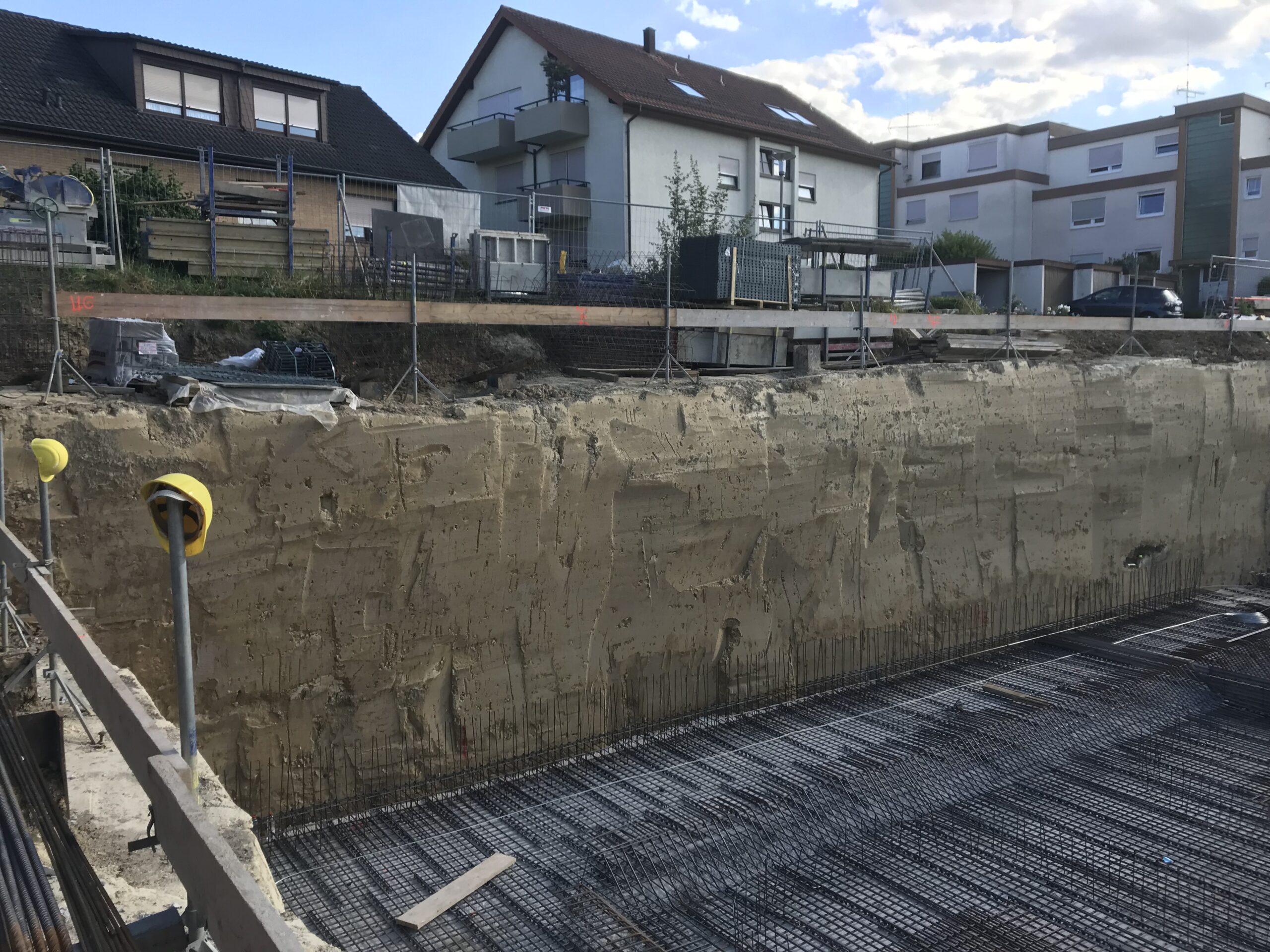 Baugrube mit RSS Wand und Flüssigbodenbodenplatte
