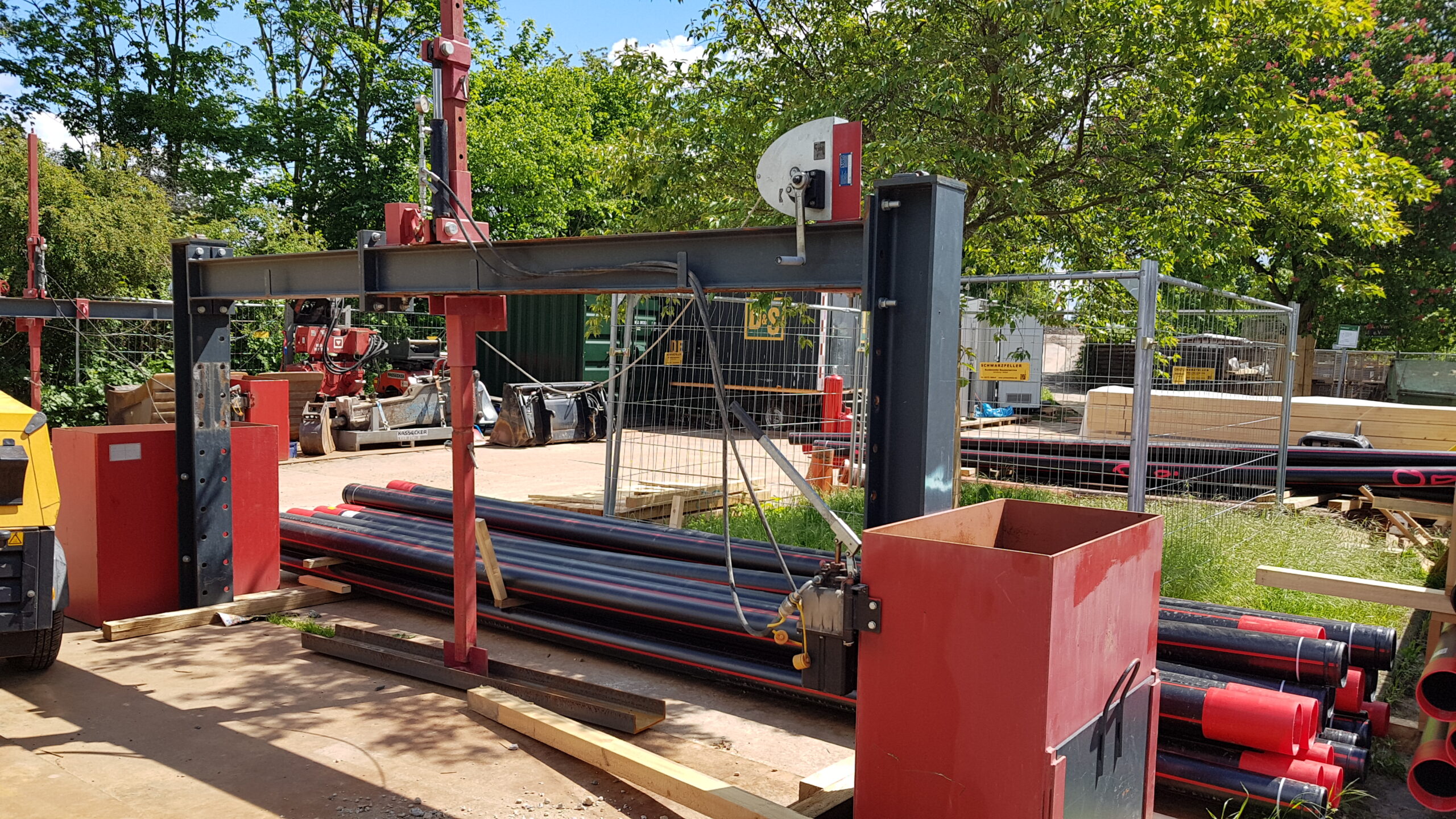 Hilfsmittel Auftriebssicherung als Vorbereitung Flüssigbodeneinsatz