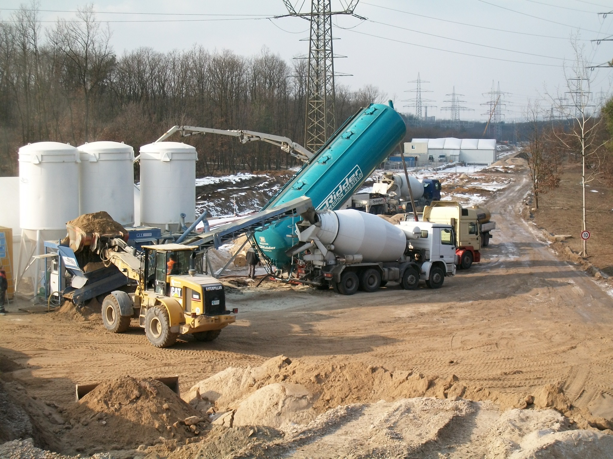 Mischplatz zur Herstellung Flüssigboden 420kV Bettung vor Ort