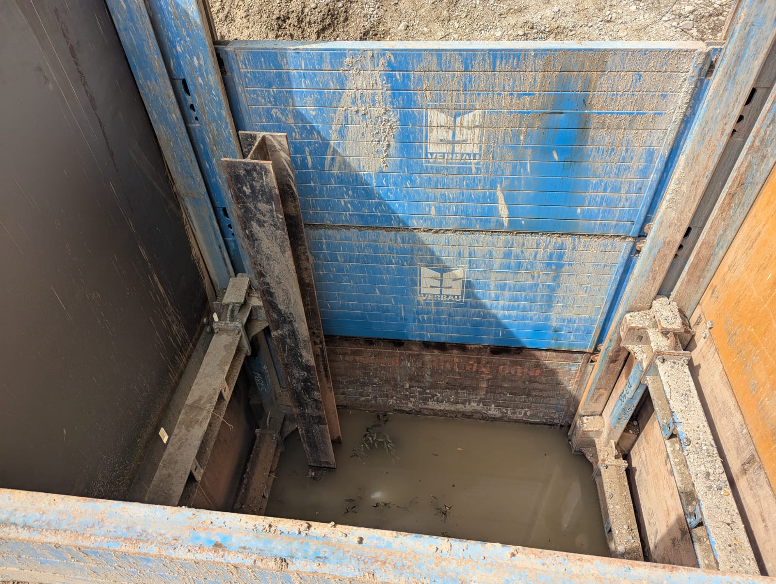 Punktuelles Absenken bei Herstellung Baugrube um Bestandsleitung mit einzubinden