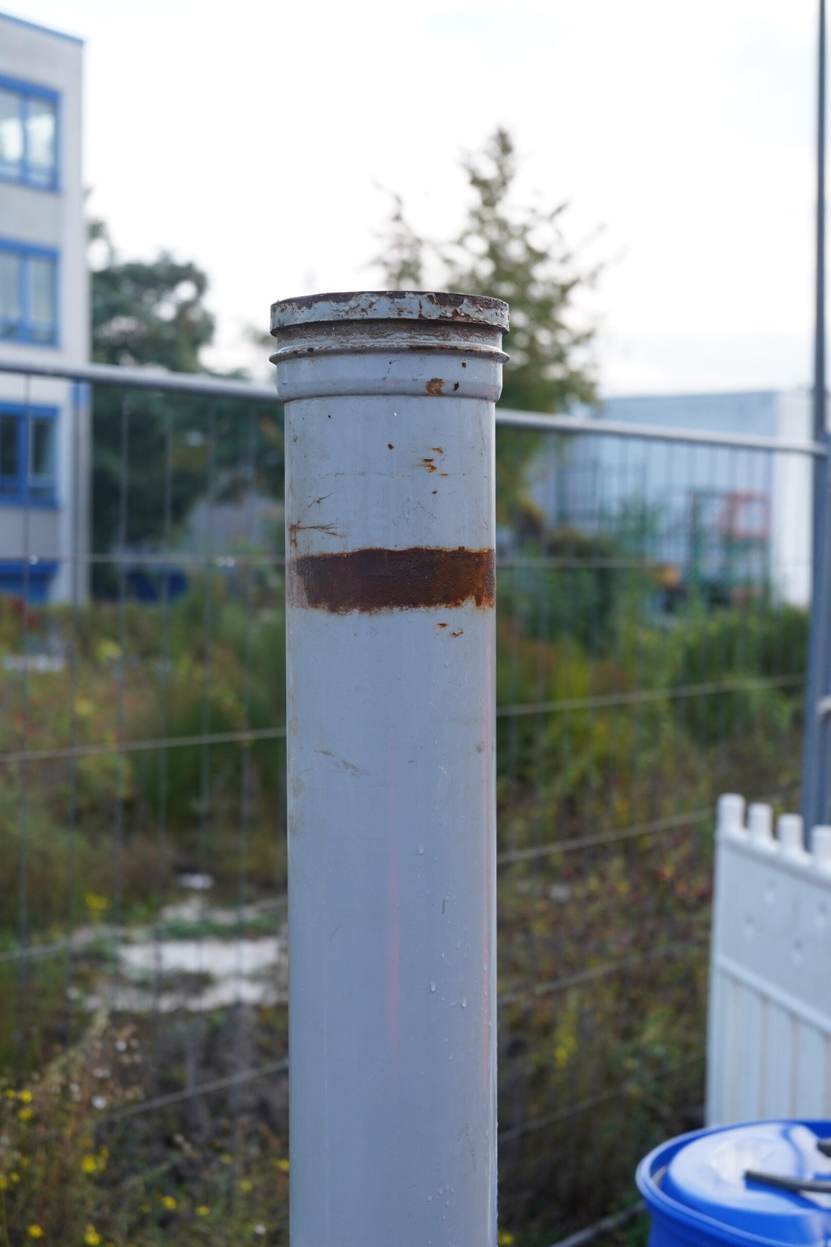 Verfüllstopfen an Oberfläche zur Verpressung des Schutzrohres darunter