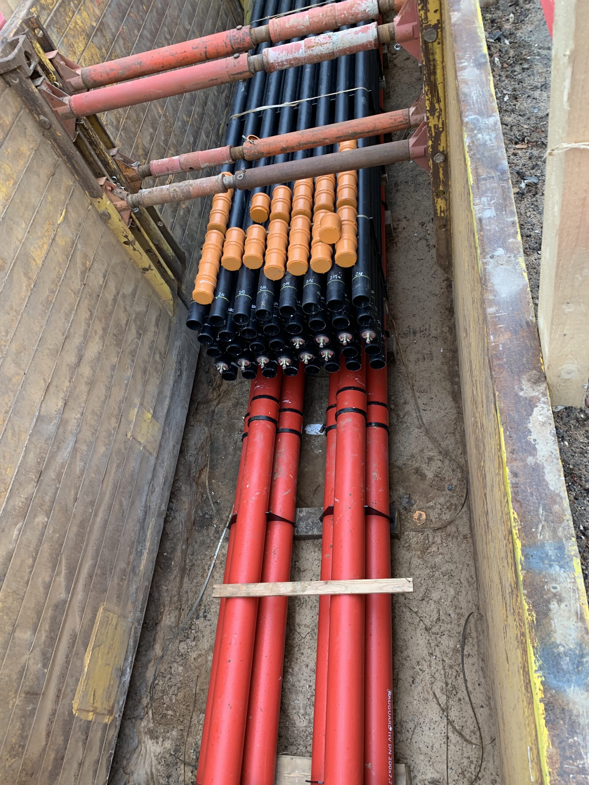 Auslegung Leerrohre 110kV vor Ort in Trasse für Flüssigboden