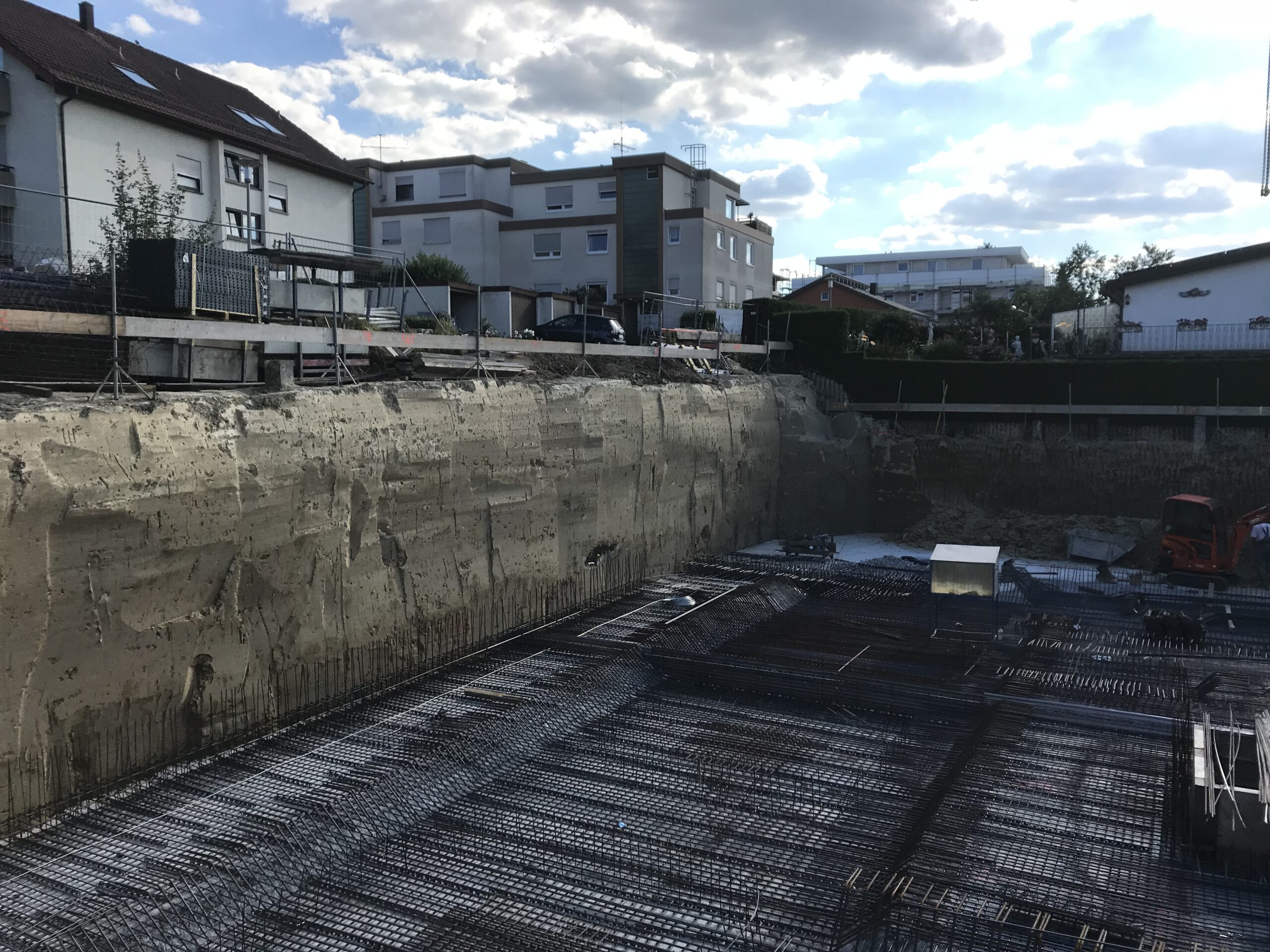 Baugrube trocken mit RSS Wand und Bodenplatte