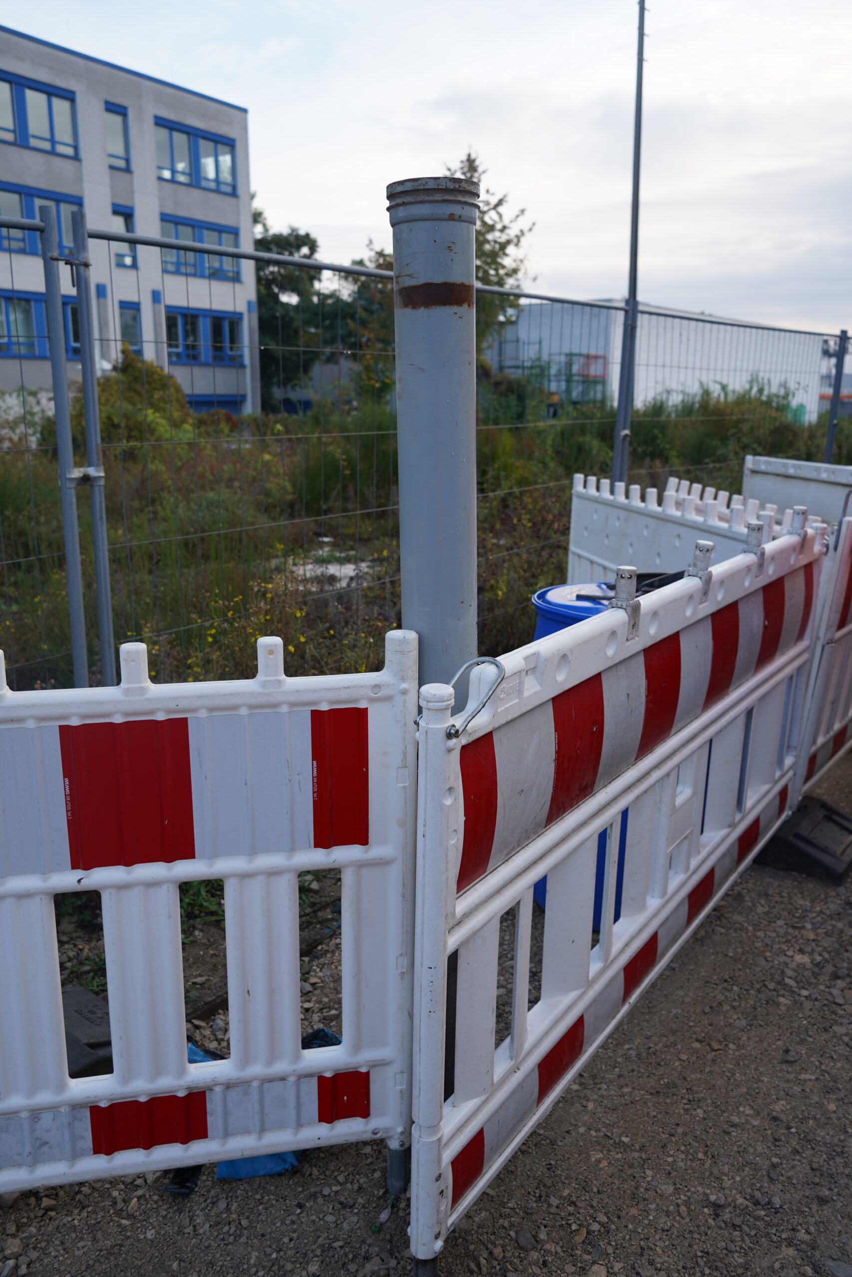 Verfüllstopfen an Oberfläche zur Verpressung des Schutzrohres darunter