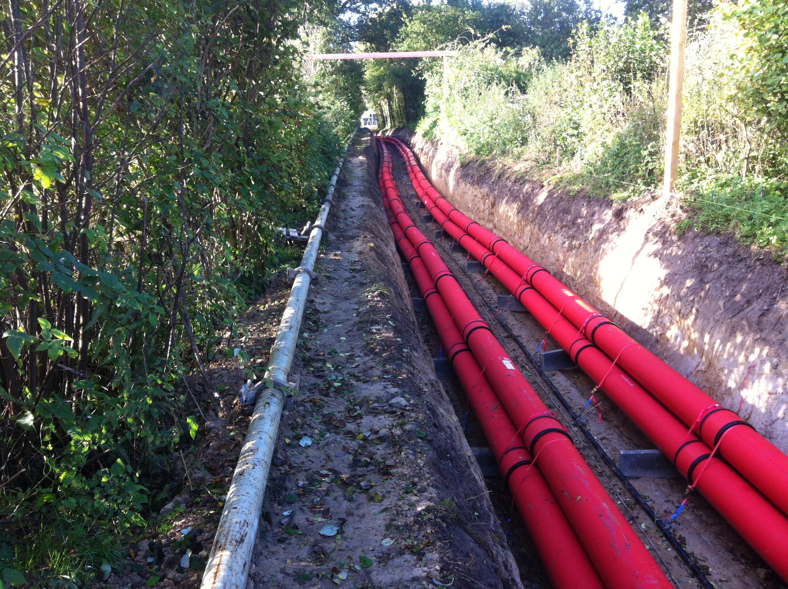 Geringer Arbeitsraum im schwer zugänglichen Bereich 380kV Trasse Flüssigboden