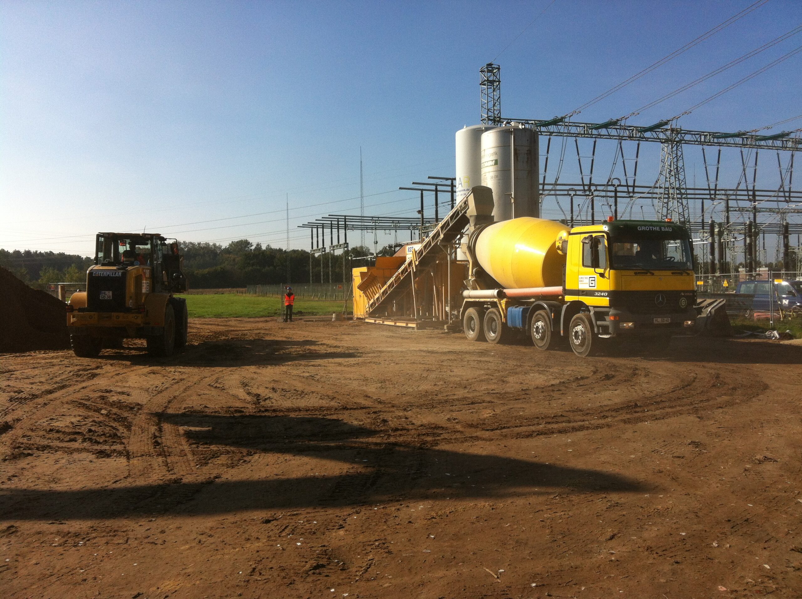 Mischplatz direkt neben Umspannwerk zur Herstellung Flüssigboden für 380kV Bettung