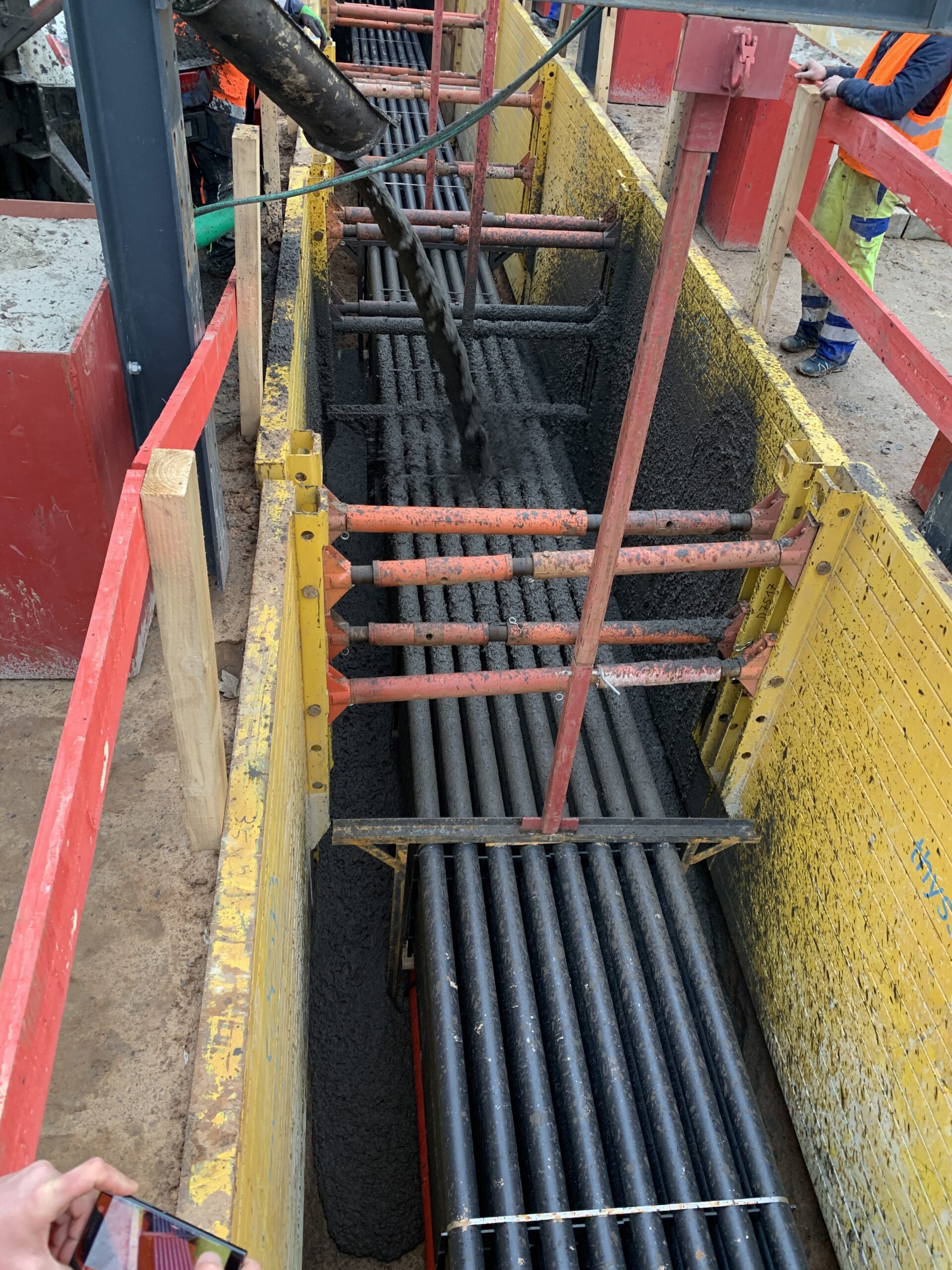 Verfüllung mit Technologie des Verfüllkeils - Nutzung örtlicher Boden mit Kontaminationen als Basis