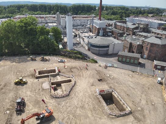 Baufeld mit fertiggestellten Baugruben