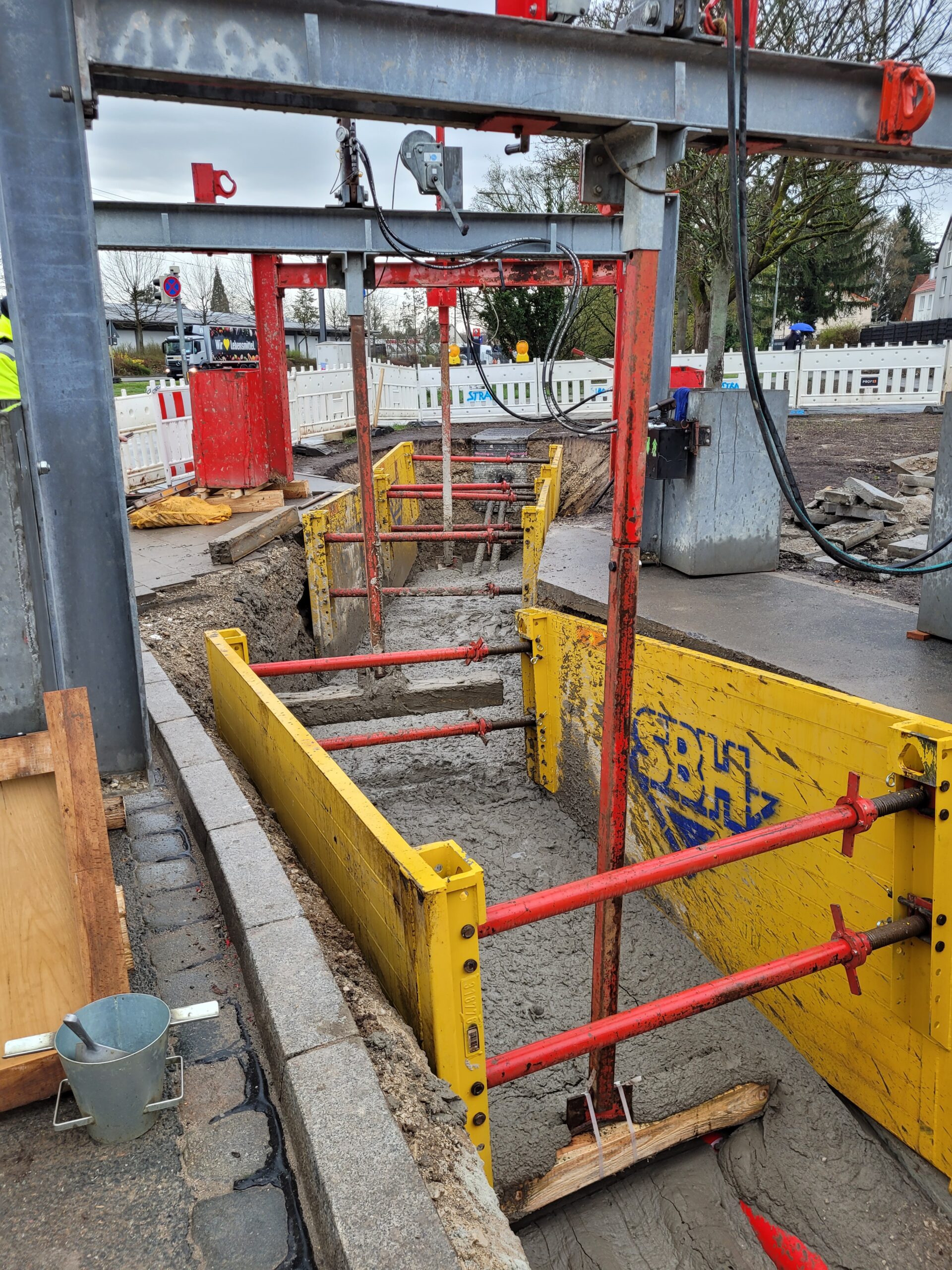 Verfüllung mit Auftriebssicherung Flüssigboden