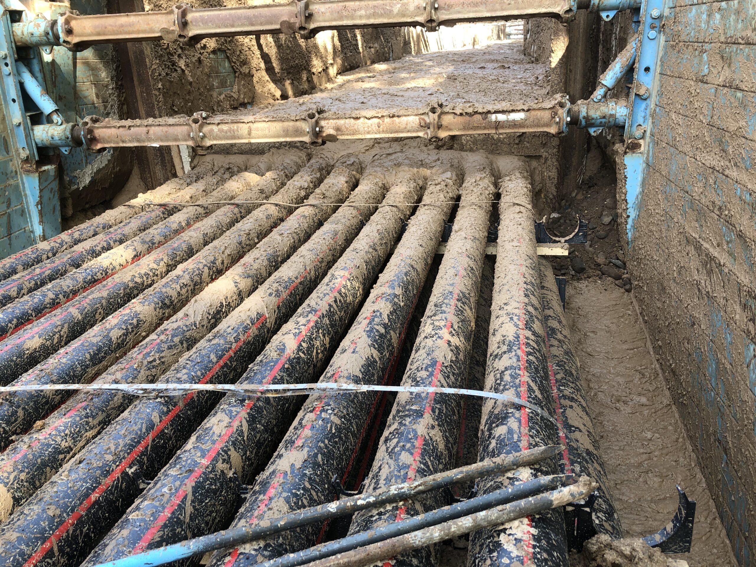 Verfüllugn Hohlraumfrei zwischen Kabelbündel mit Flüssigboden