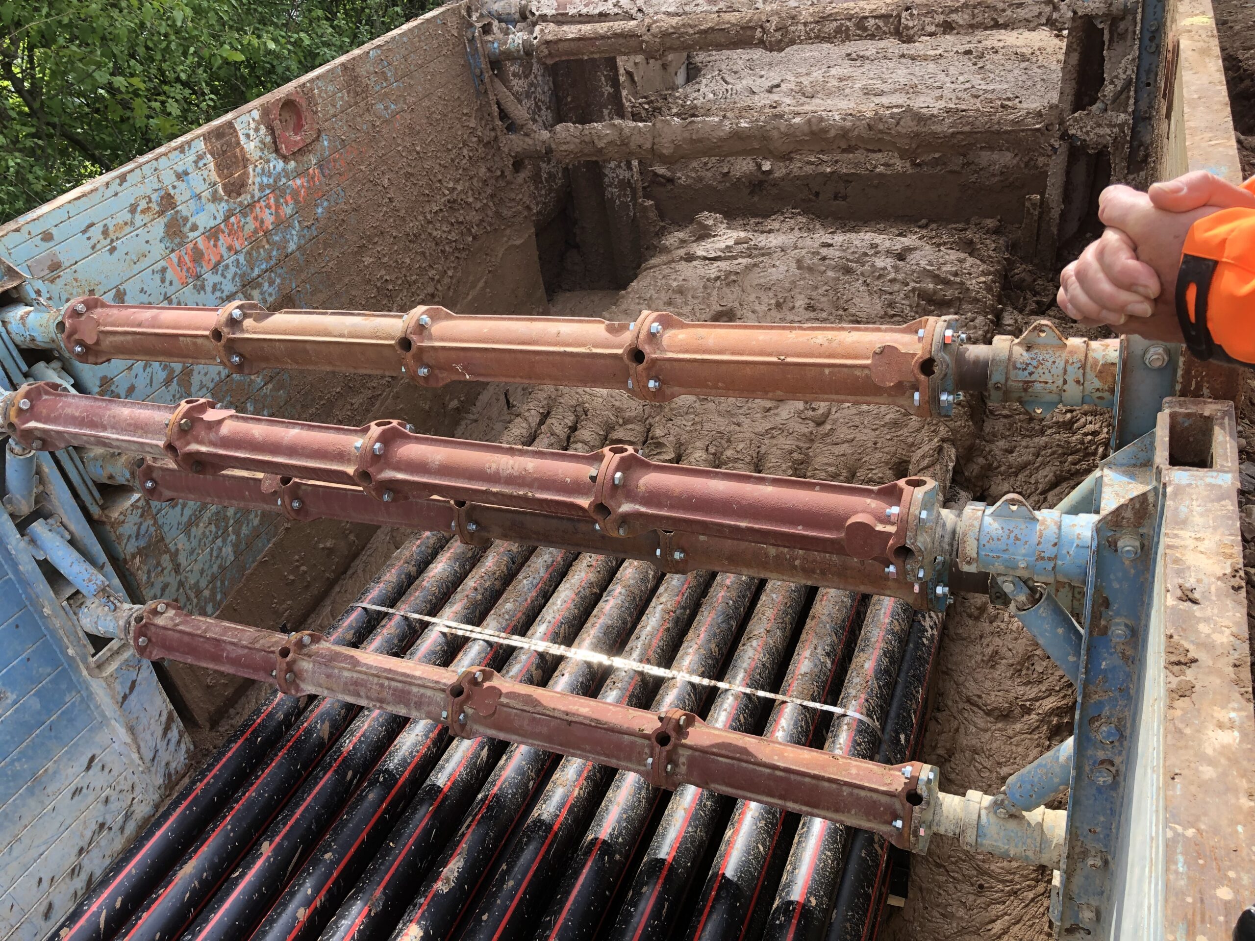 Verfüllung mit Verfüllkeil aus Flüssigboden thermisch stabilisierend