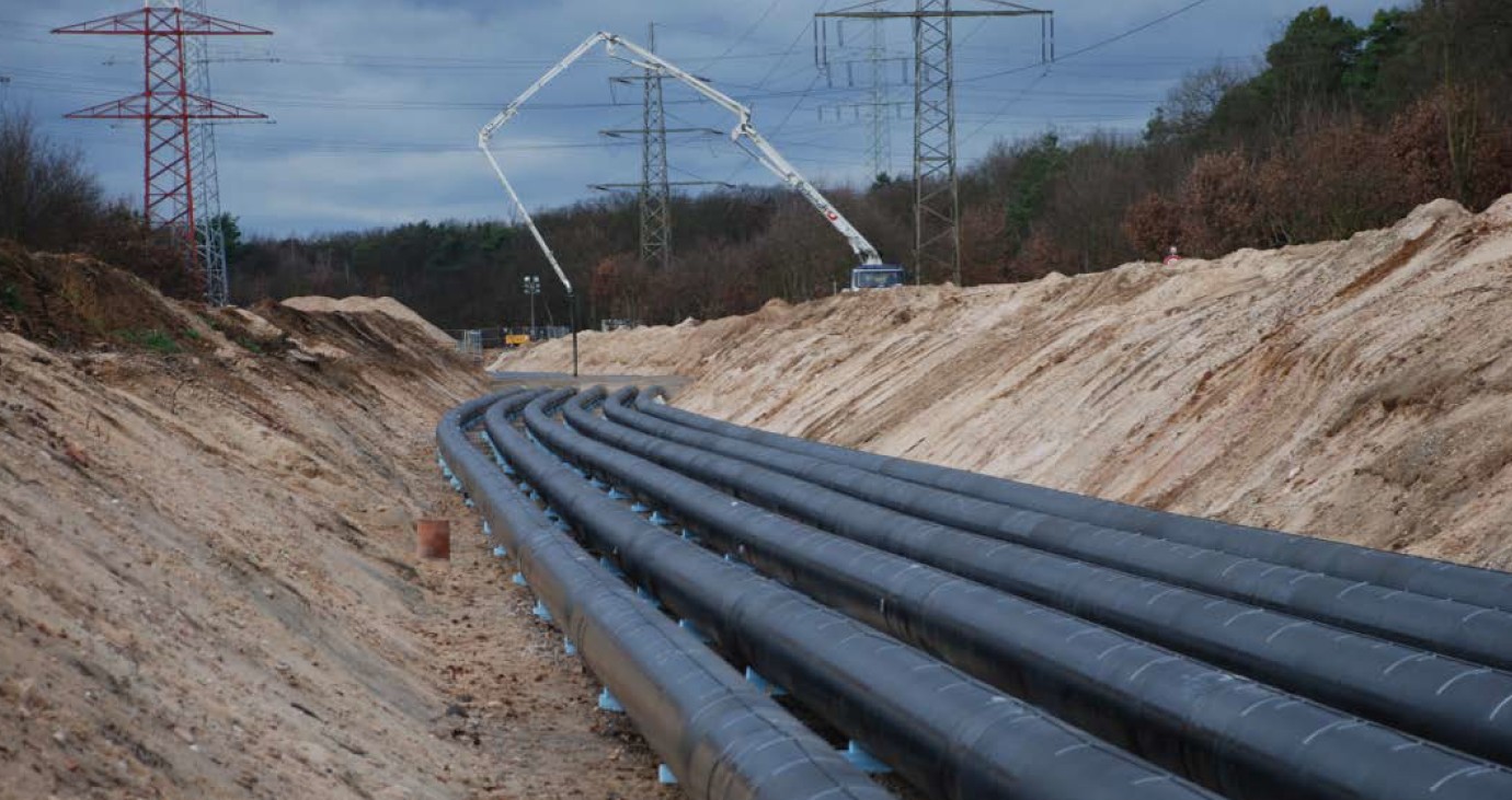 Verfüllung wird kontinuierlich mit Verlegung Rohre fortgesetzt 420kV Verfüllung Flüssigboden