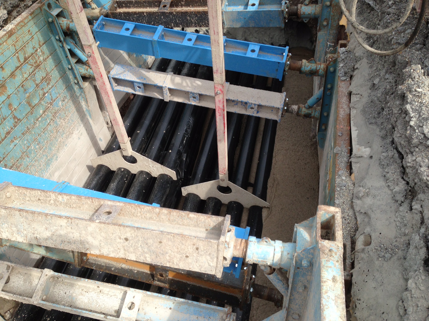 Rohrverlegehilfe Rohrblock zur Auftriebsmessung im Flüssigbodeneinsatz