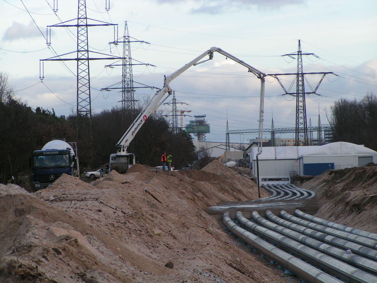 Flüssigbodenverfüllung setzt sich weiter fort 420kV Trasse