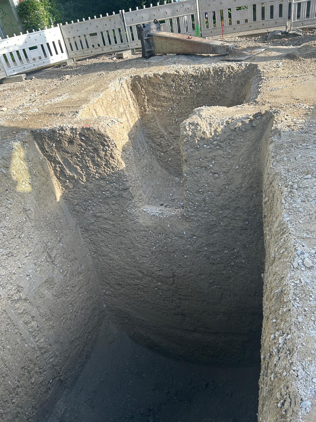 Finale Baugrube für Pumpwerk RSS Wand Flüssigboden