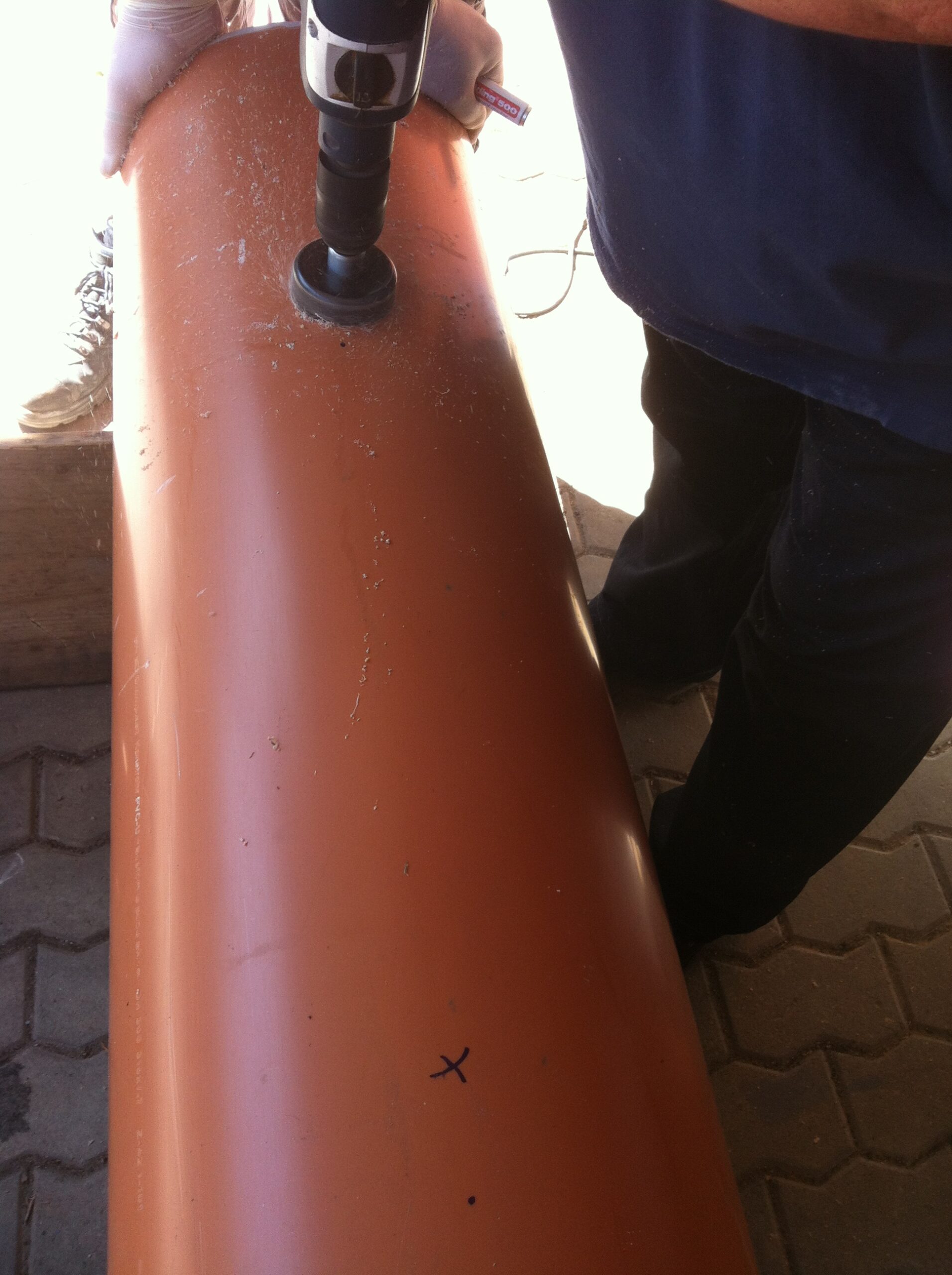 Herstellung Öffnungen für Eintritt Flüssigboden zur Verfüllung Leerohr 380kV