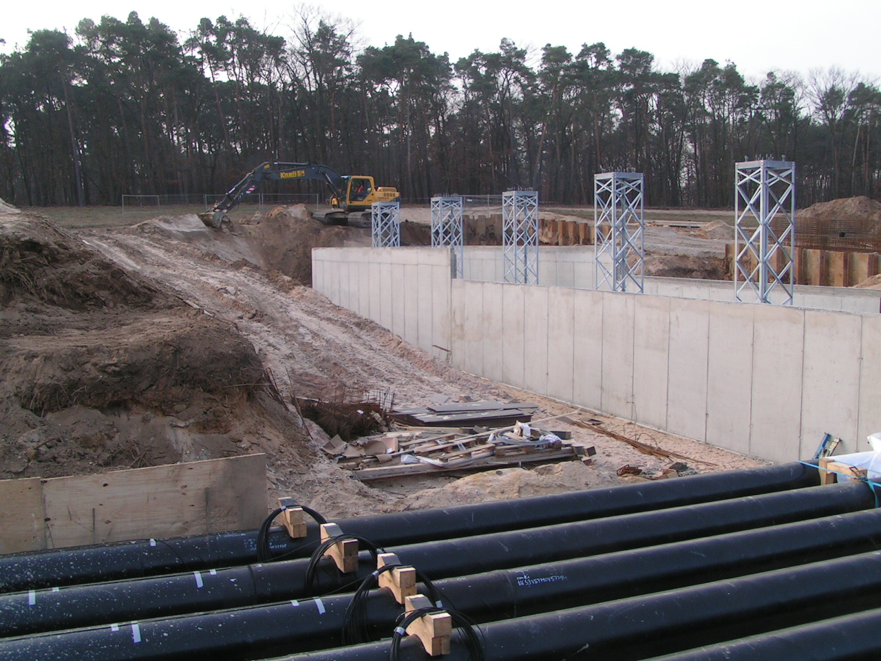 Trasse entdet in Übergabestaion 420kV bis dahin mit Flüssigboden