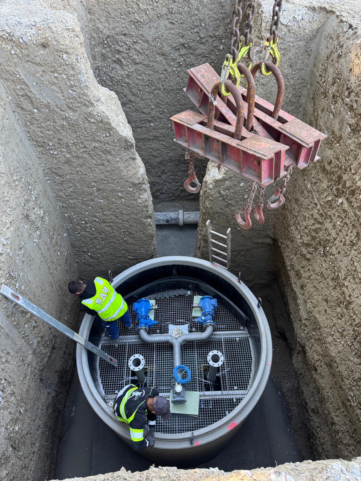 Setzen Schachtelemete in RSS Wand Flüssigbodenbaugrube