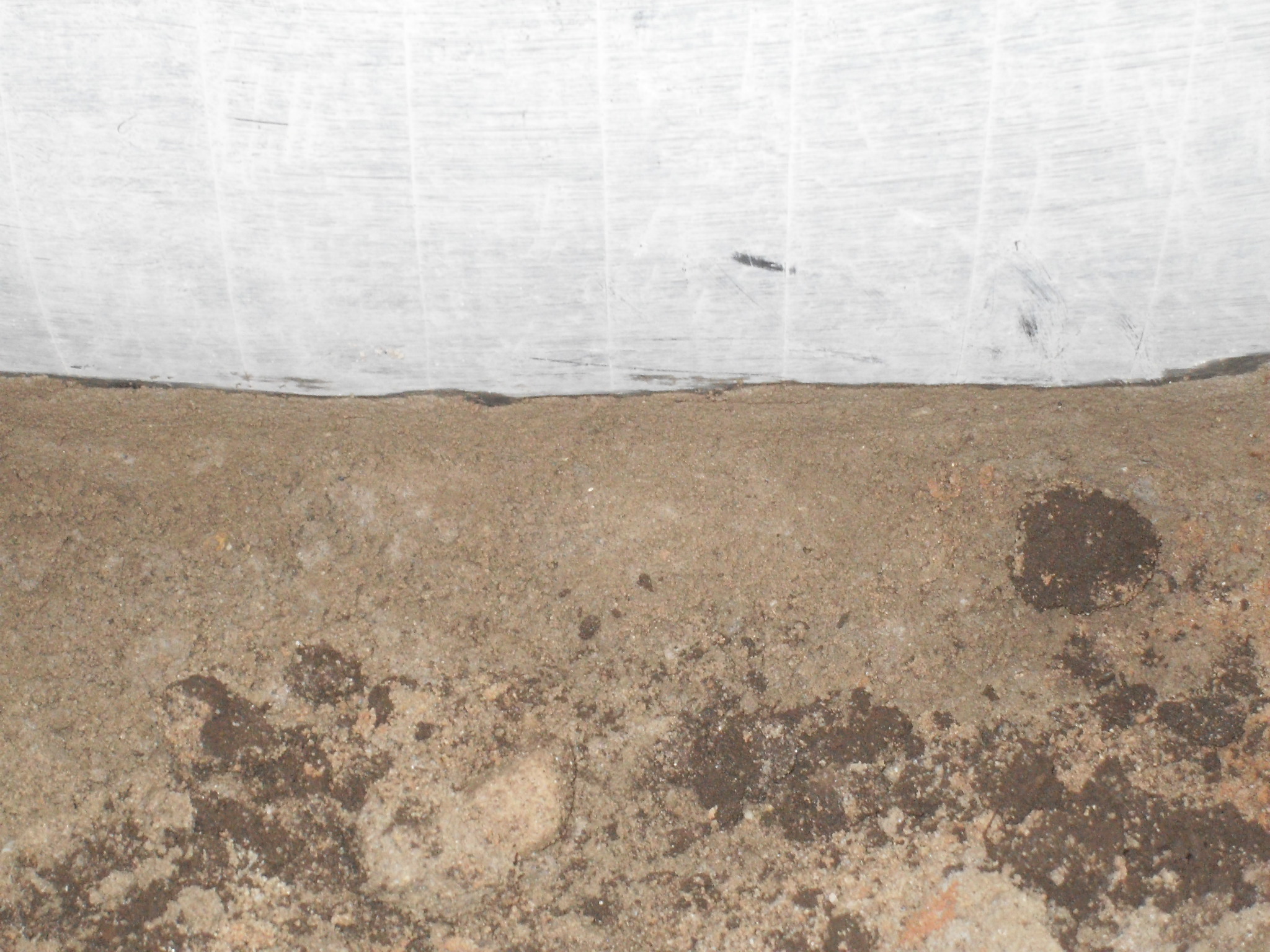 Flüssigboden wird direkt gegen Beton Übergabestation verfüllt - kein Schwinden, keine Abdichtung