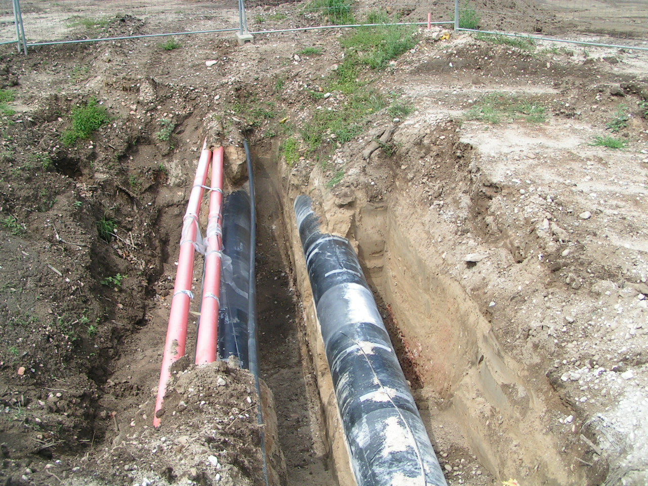 Freilegung entlang auch längerer 420kV Abschnitte für Probenahme und Messung Flüssigboden